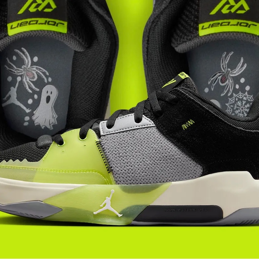 Jordan Men's Neon Green and Gray Sneakers